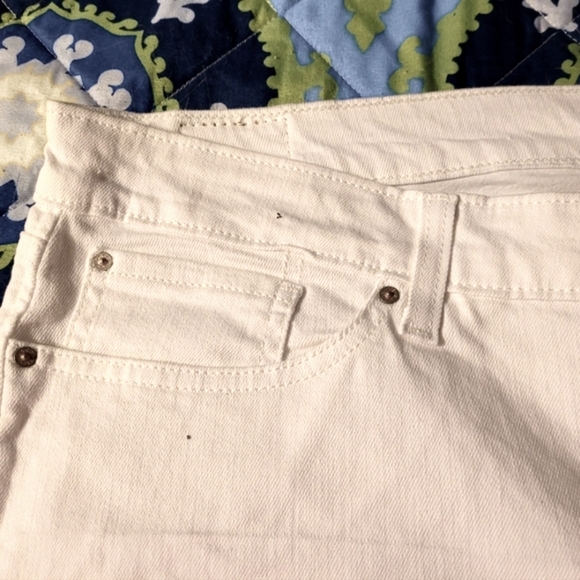 Levi's shorts mid rise gold label skinny  plus sz bermuda NWOT - Picture 8 of 10